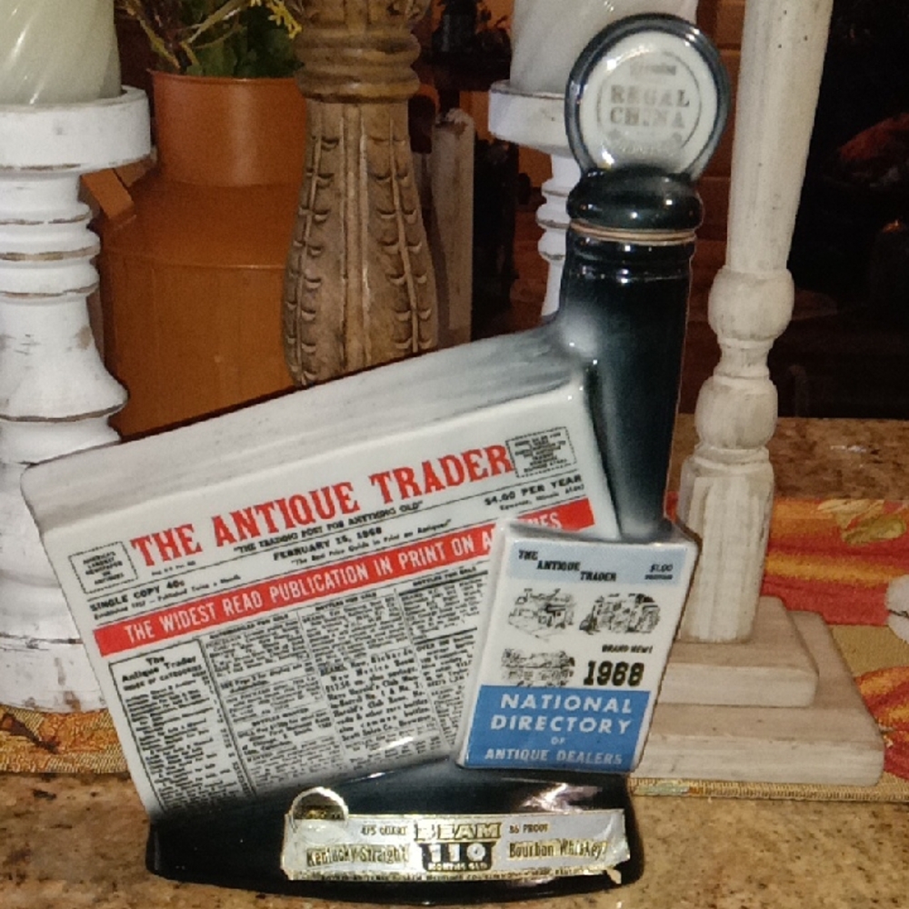 Regal China Antique Trader Newspaper Holder - Black and White